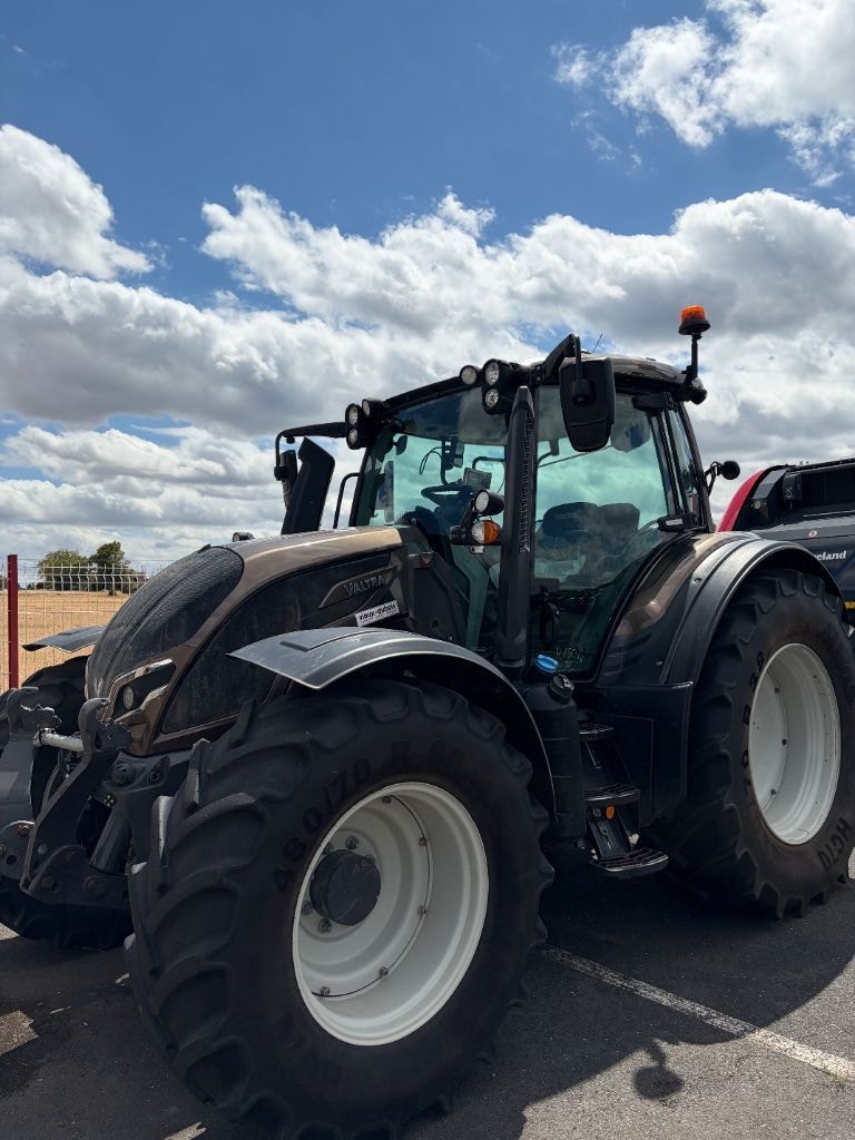 Tracteur VALTRA N155 - photo slide 2