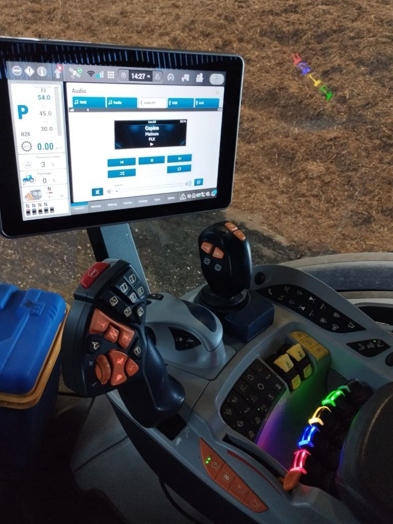 Tracteur NEW HOLLAND T7.270 - photo slide 10