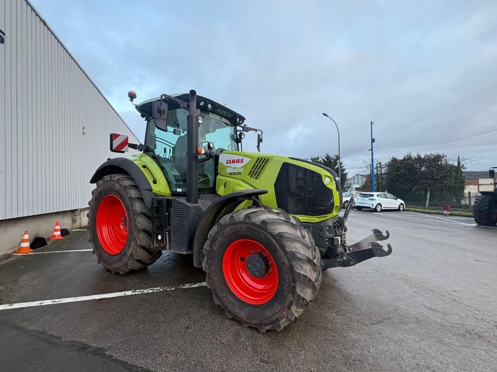 Tracteur CLAAS AXION 800 - photo slide 1