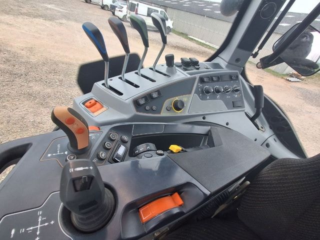 Tracteur VALTRA T174 - photo slide 15