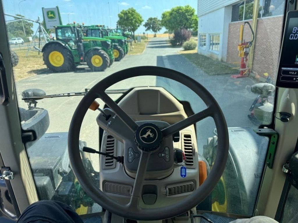 Tracteur JOHN DEERE 6110M - photo slide 11