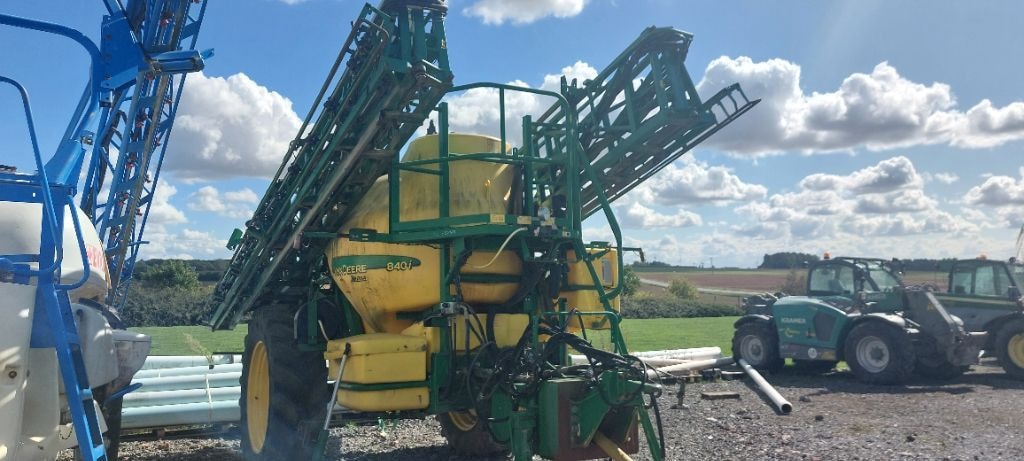 Pulverisateur JOHN DEERE 840I - photo slide 2