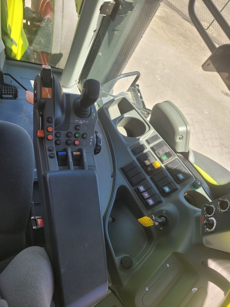 Tracteur CLAAS AXION 920 CMATIC CIS + - photo slide 12