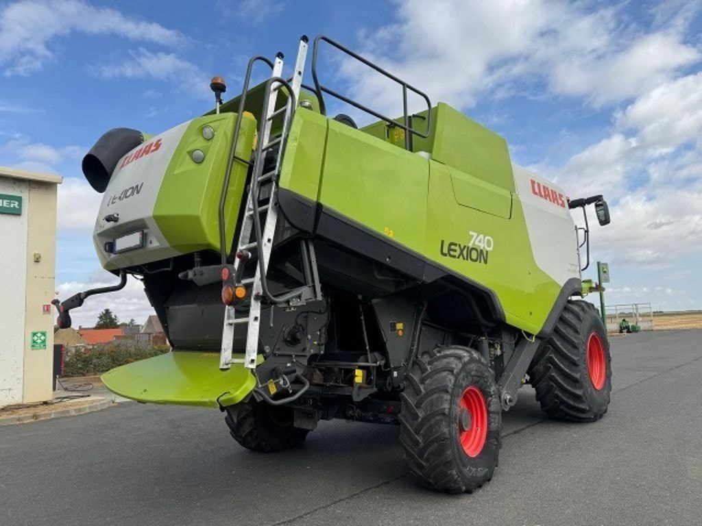 Moissonneuse CLAAS LEXION 740 - photo slide 6