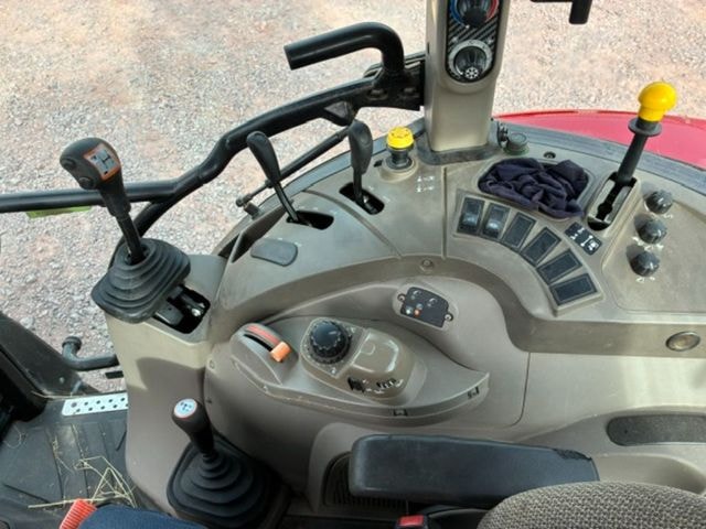 Tracteur CASE IH Farmall 85 c - photo slide 6