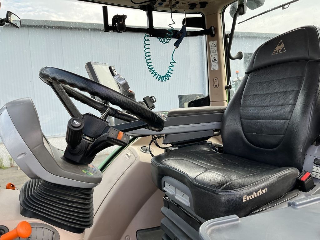 Tracteur FENDT 724 VARIO PROFI + - photo slide 10