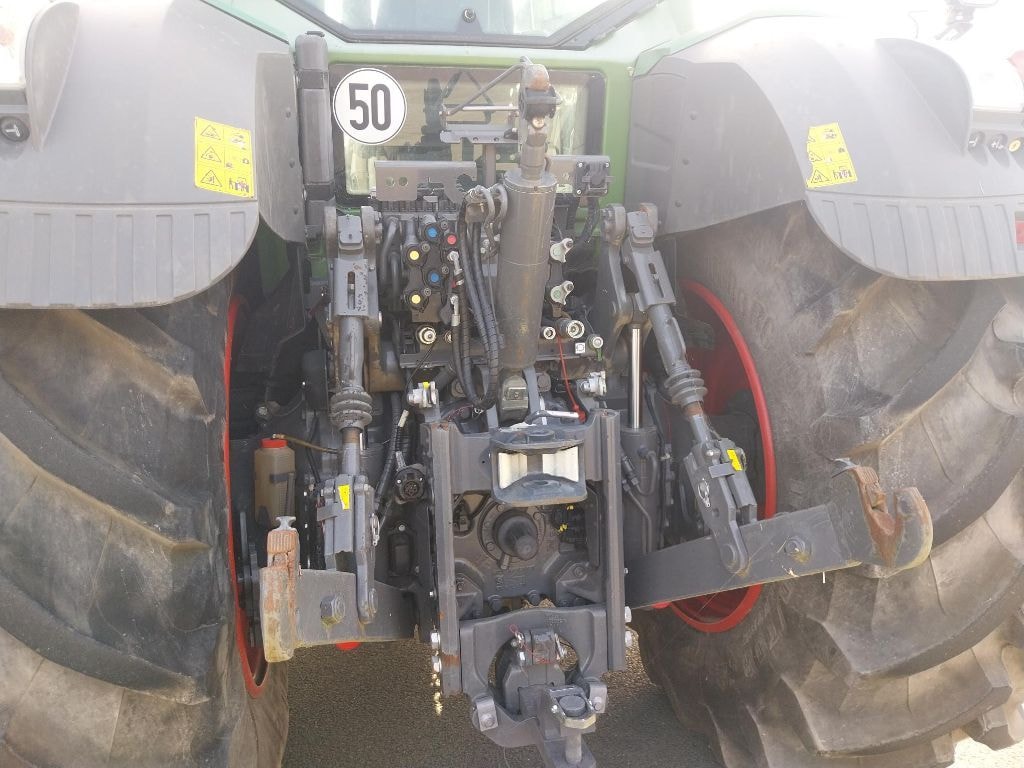 Tracteur FENDT 828 - photo slide 11