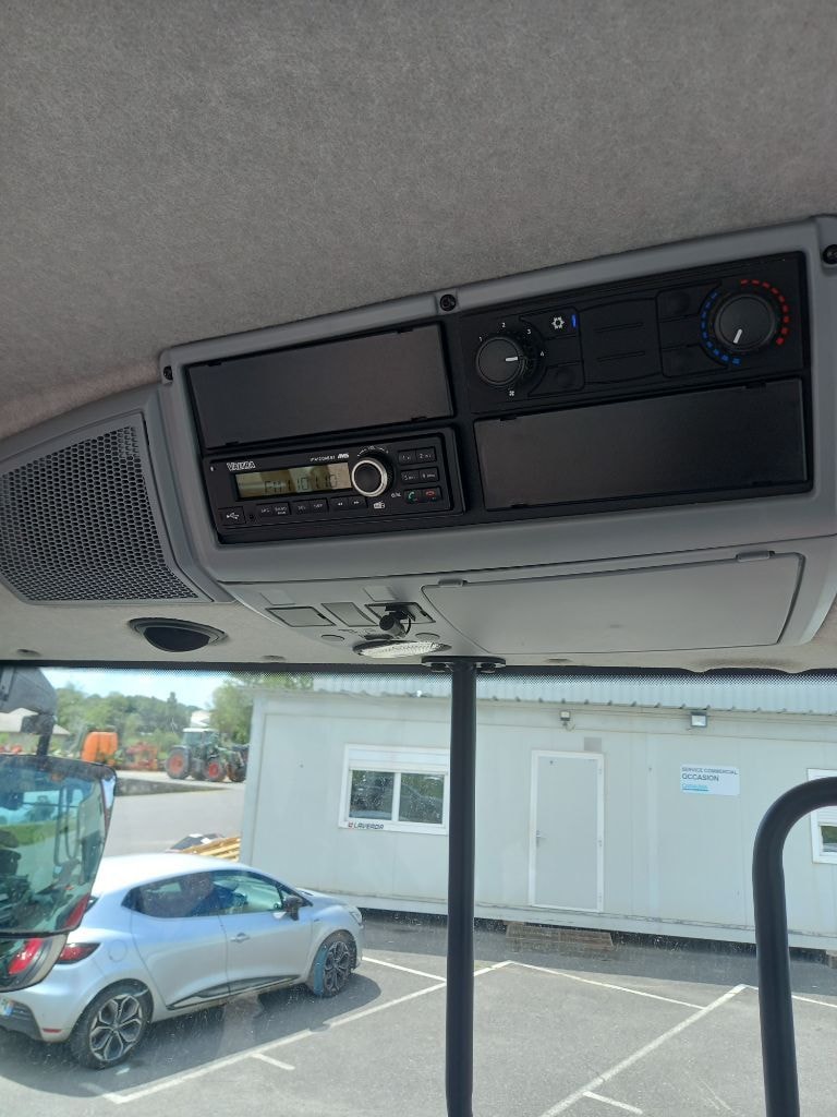 Tracteur chargeur VALTRA N 175 DIRECT - photo slide 23
