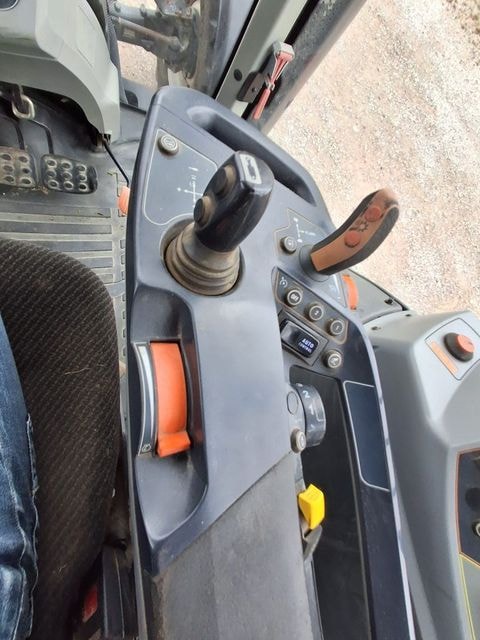 Tracteur VALTRA T144  ACTIVE - photo slide 13