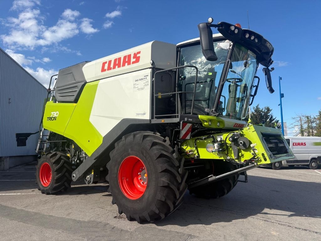 Moissonneuse CLAAS TRION 730 - photo slide 1