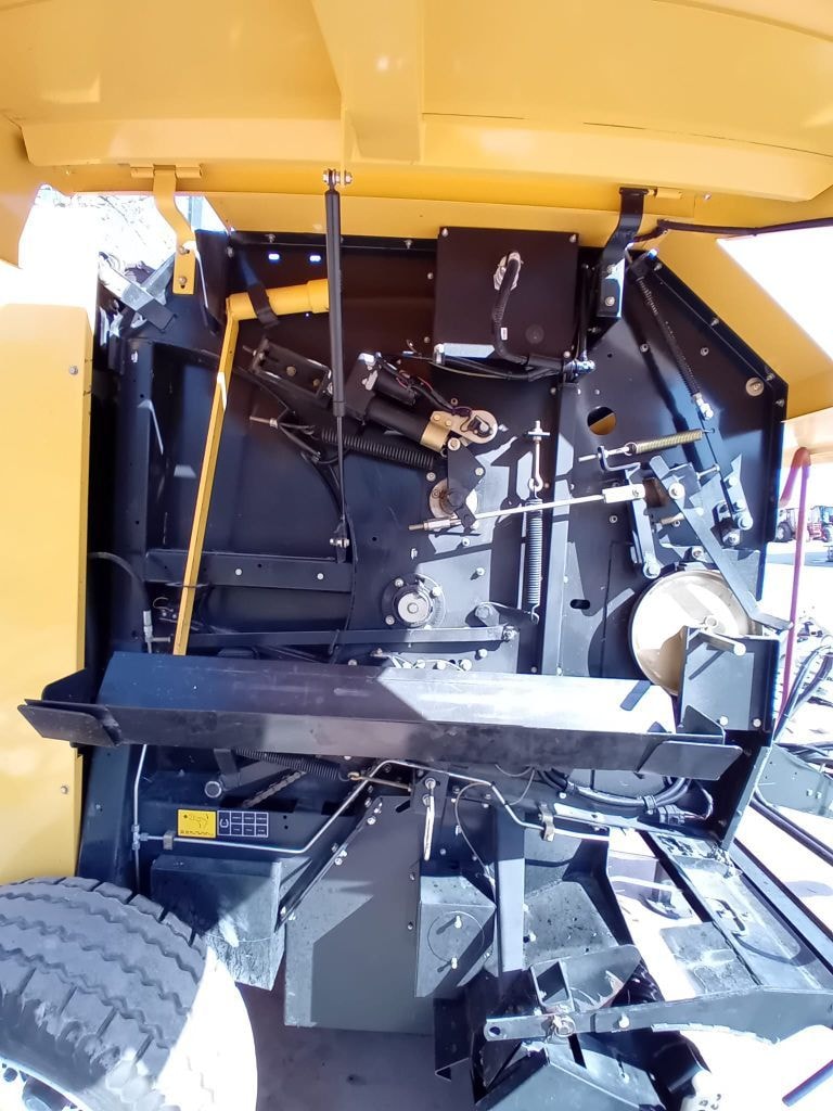 Presse balles rondes NEW HOLLAND BR 6090 - photo slide 20