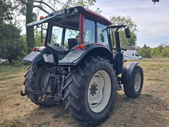 Tracteur chargeur VALTRA N113H3 - photo slide 5