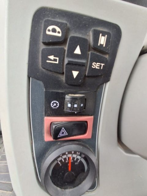 Tracteur VALTRA T144  ACTIVE - photo slide 17