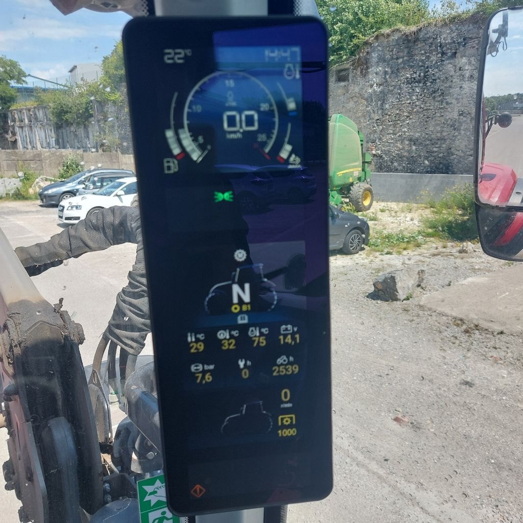 Tracteur chargeur VALTRA N135 - photo slide 9