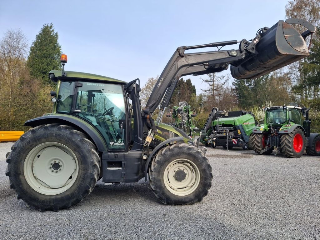 Tracteur VALTRA G135 - photo slide 7