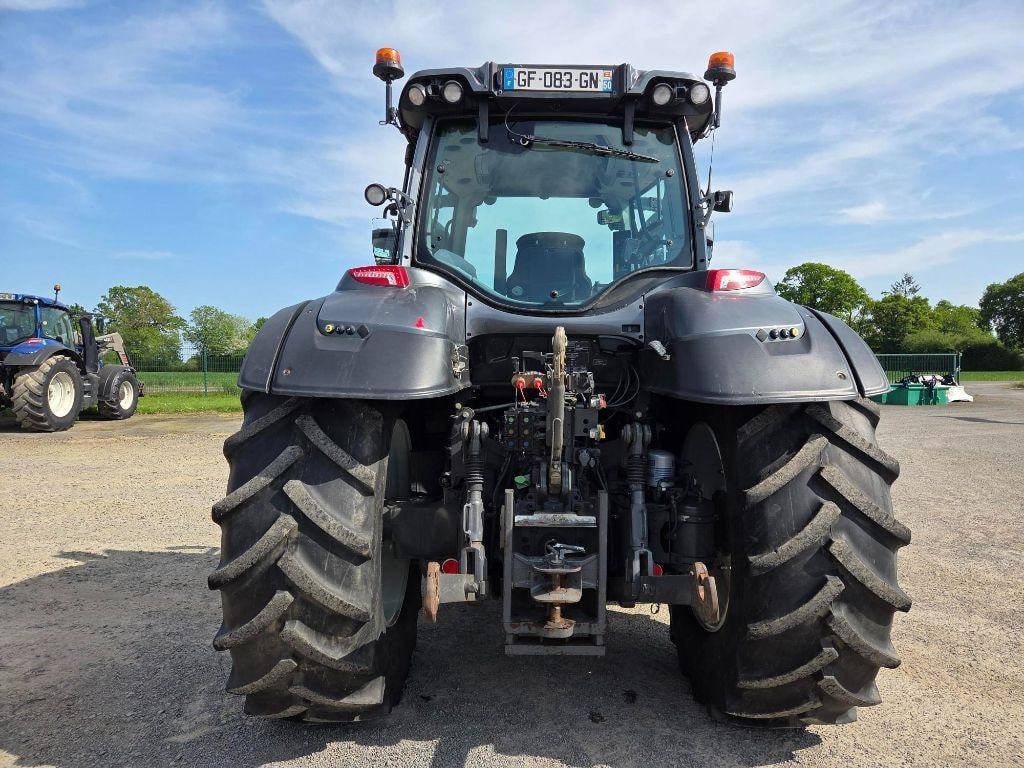 Tracteur chargeur VALTRA T145 ACTIVE - photo slide 13