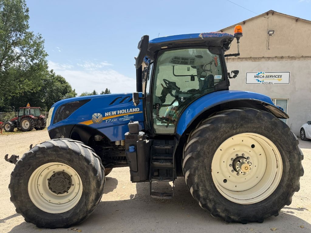 Tracteur NEW HOLLAND T7.230 PC - photo slide 1