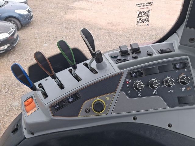 Tracteur chargeur VALTRA N175A - photo slide 17