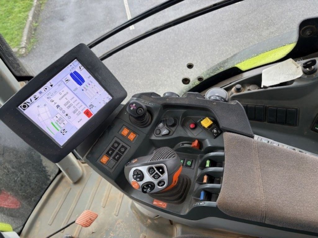 Tracteur CLAAS AXION 810 CMATIC - photo slide 10