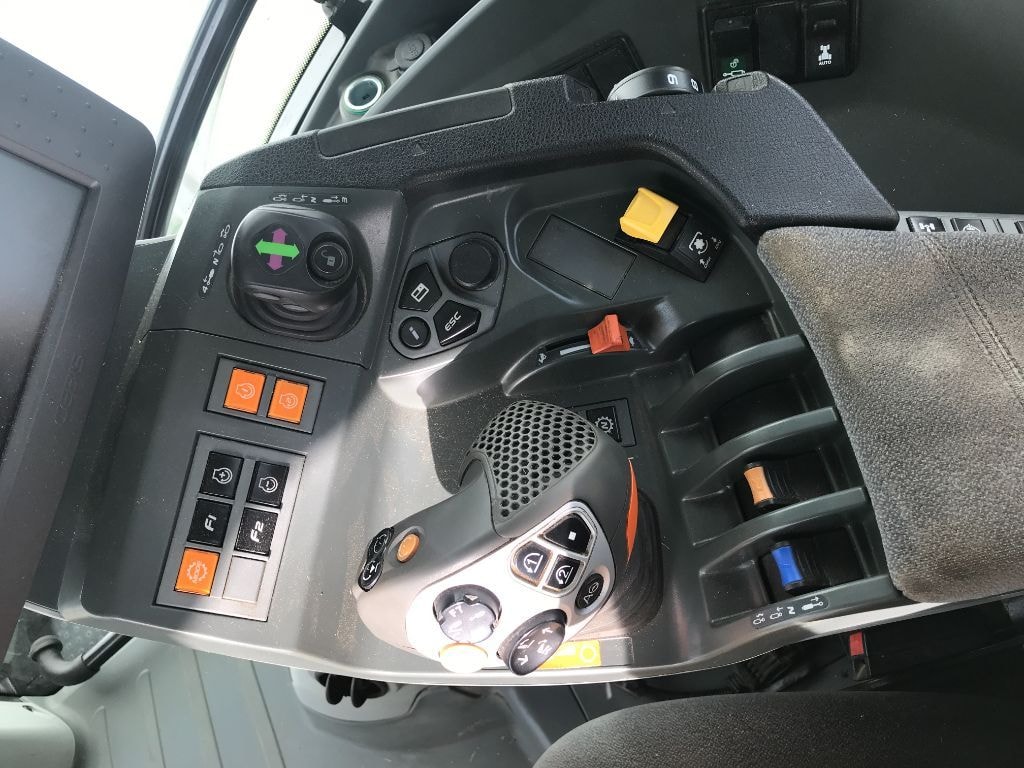 Tracteur CLAAS 530 CMATIC CEBIS - photo slide 11