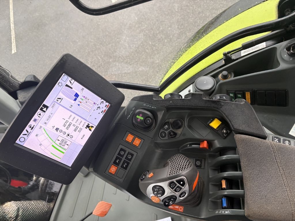 Tracteur CLAAS ARION 620 CMATIC - photo slide 11
