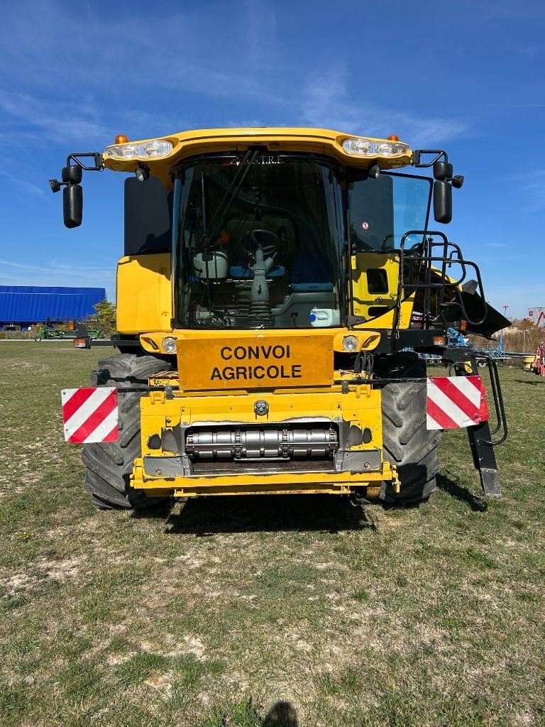 Moissonneuse NEW HOLLAND CR 9070 - photo slide 2