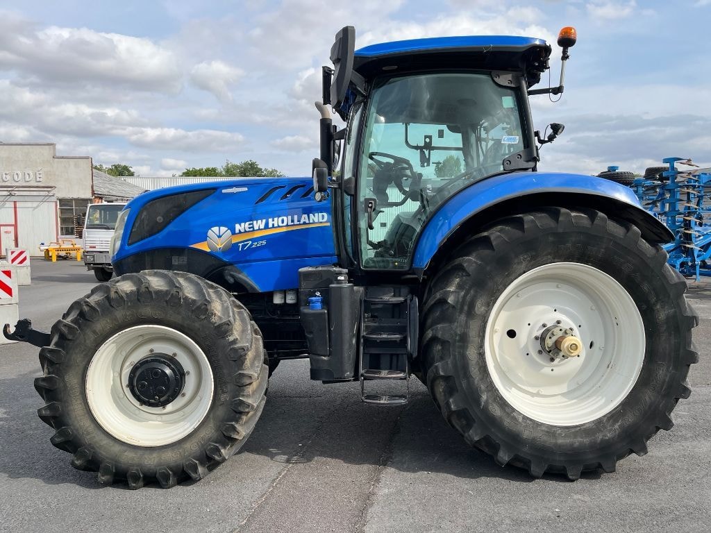 Tracteur NEW HOLLAND T7.225 - photo slide 2