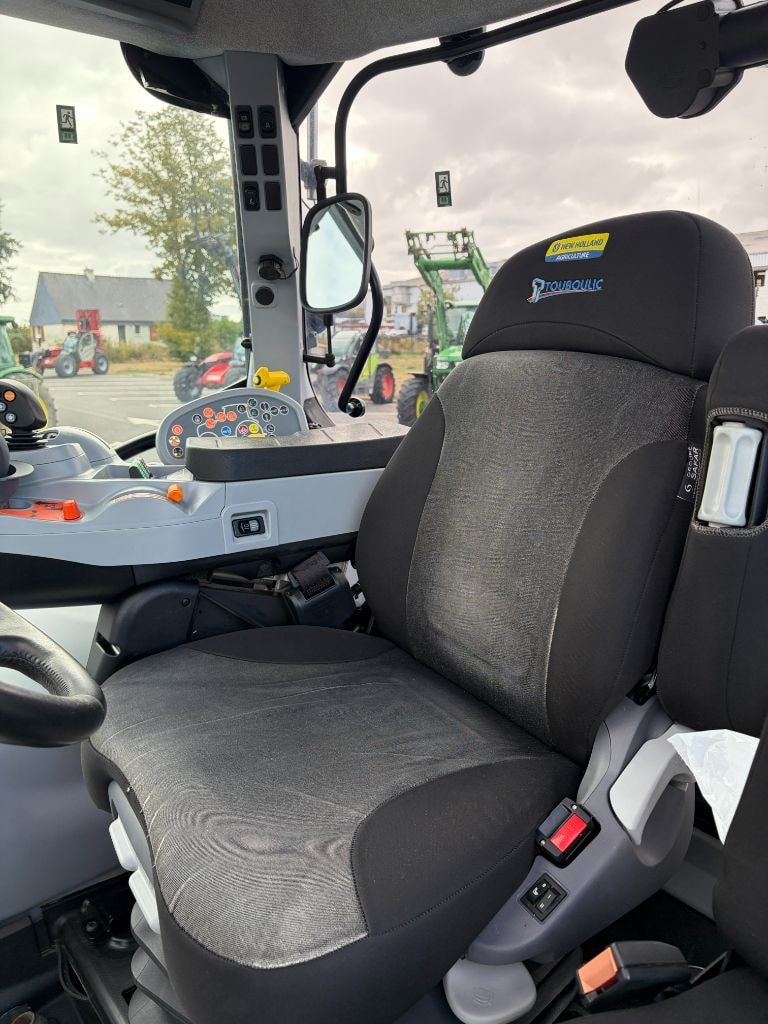 Tracteur chargeur NEW HOLLAND T6.160 - photo slide 5