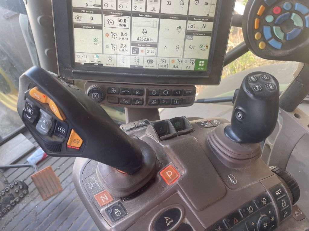 Tracteur JOHN DEERE 6195 R AUTOPOWR - photo slide 12