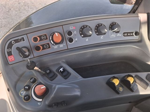Tracteur VALTRA S274 - photo slide 20