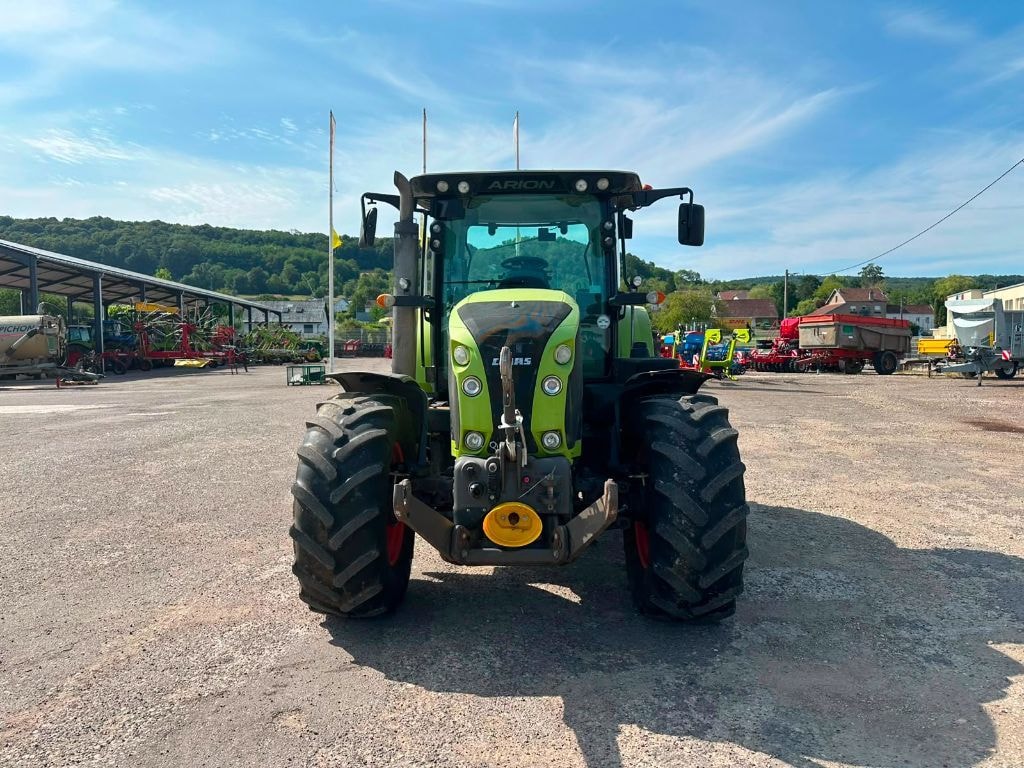 Tracteur CLAAS ARION 620 - photo slide 2