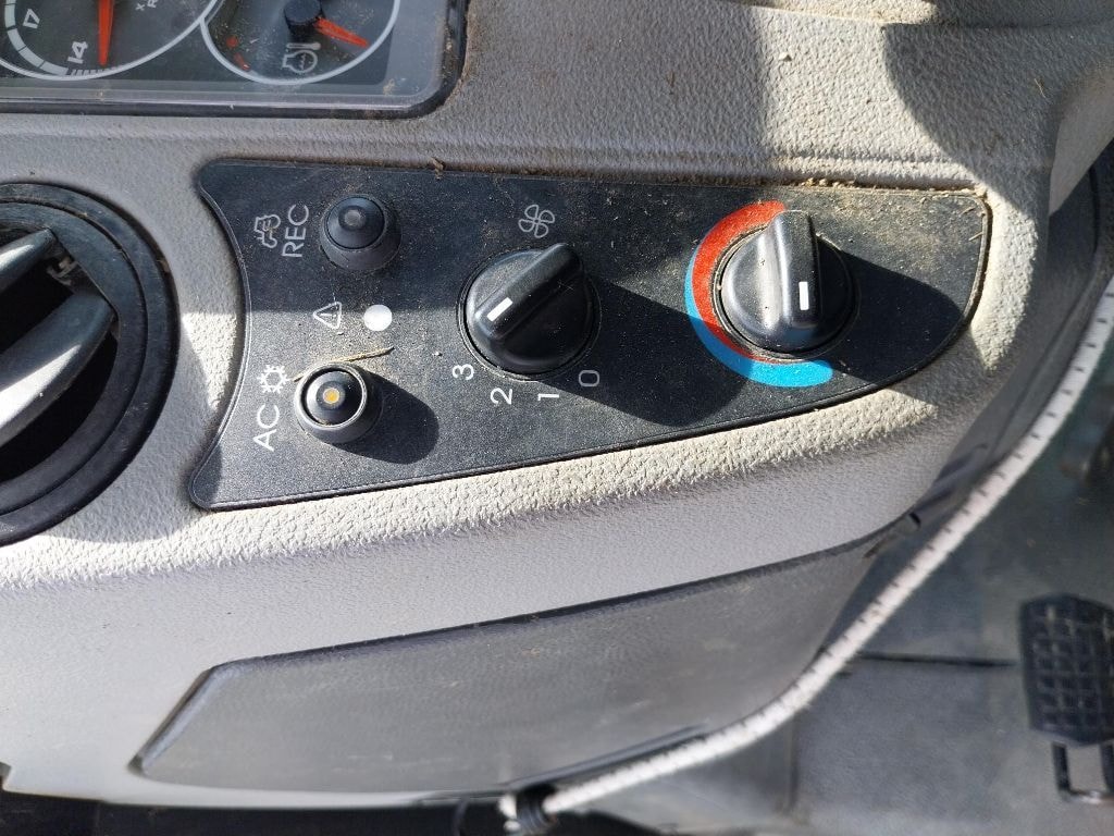 Tracteur chargeur CLAAS ARION 410 - photo slide 17