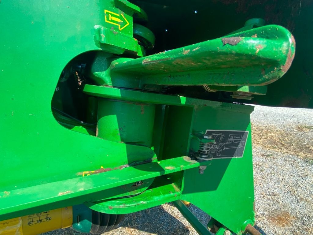 Faucheuse conditionneuse JOHN DEERE 328A - photo slide 13