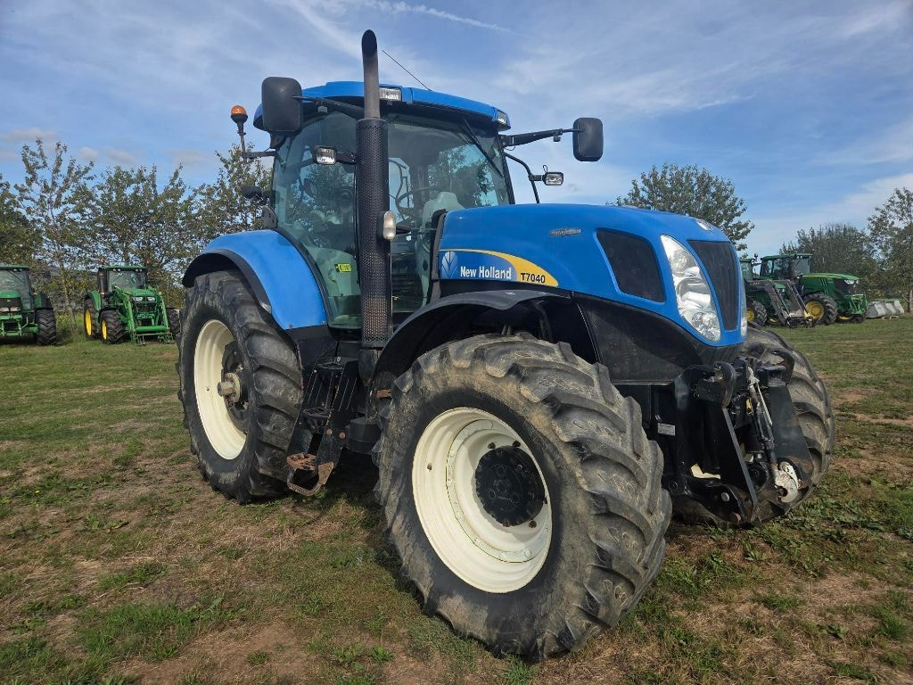 Tracteur NEW HOLLAND T7040 6.7L - photo slide 2