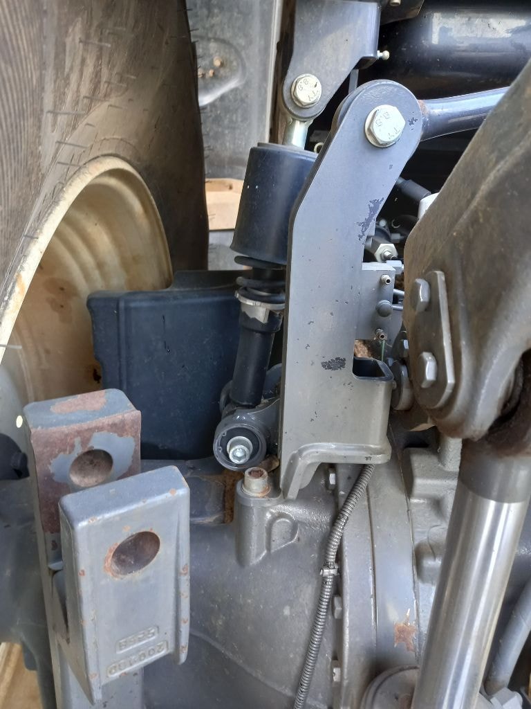 Tracteur chargeur VALTRA T 154 Hi - photo slide 14