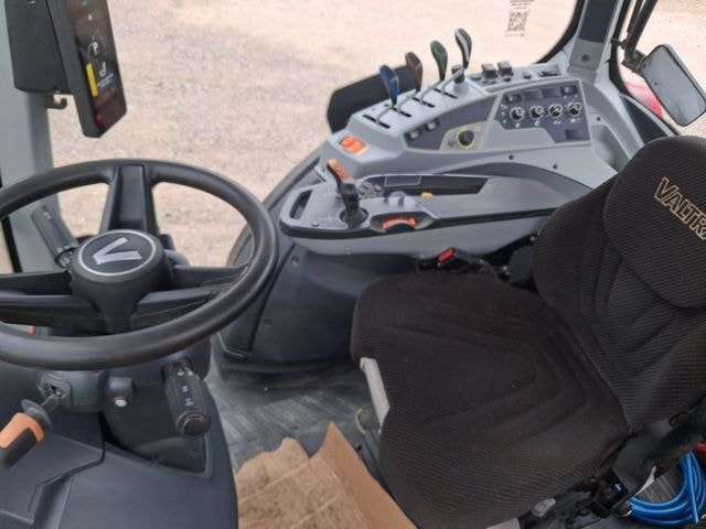 Tracteur chargeur VALTRA N175A - photo slide 9