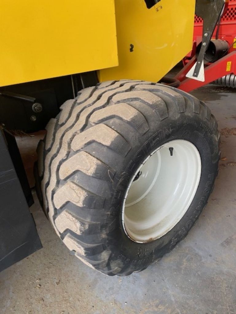 Presse balles rondes NEW HOLLAND Br6090 - photo slide 12