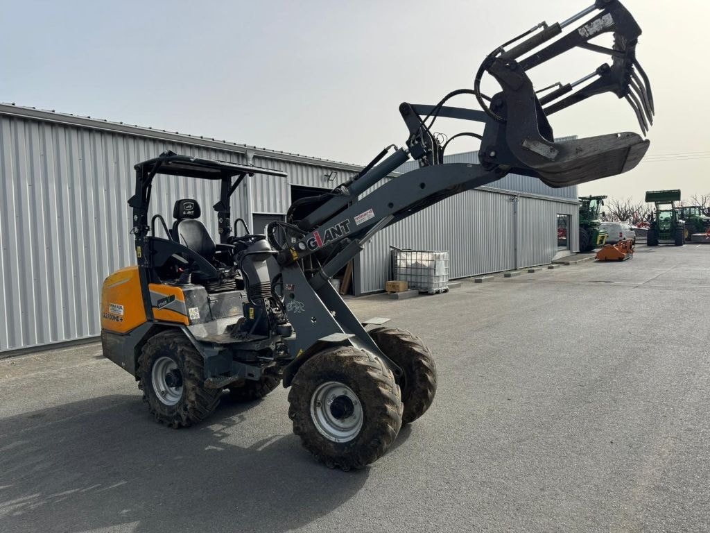 Valet de ferme GIANT G2700HD+ - photo slide 3