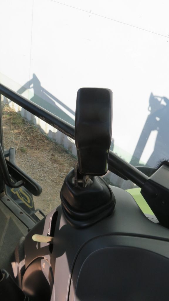 Tracteur chargeur CLAAS AXOS 320 CX  - photo slide 15