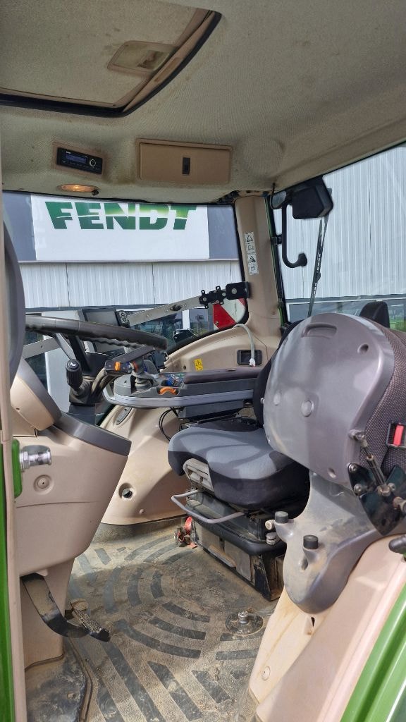 Tracteur FENDT 826 VARIO PROFI + - photo slide 10