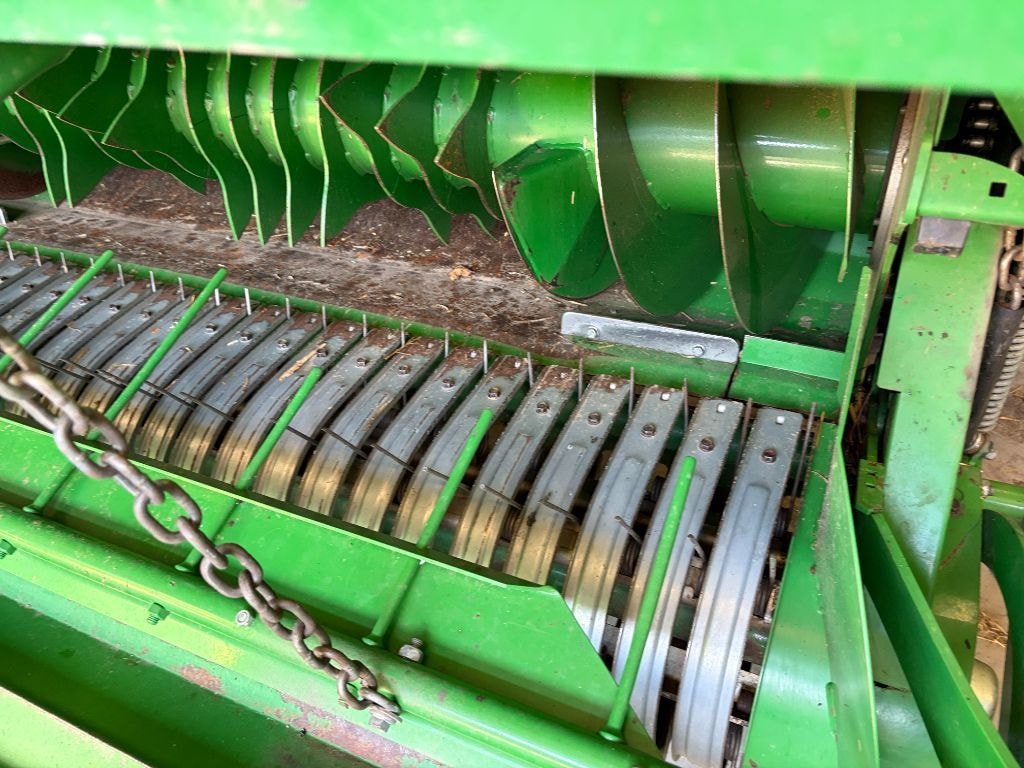 Presse balles rondes JOHN DEERE V461m - photo slide 5