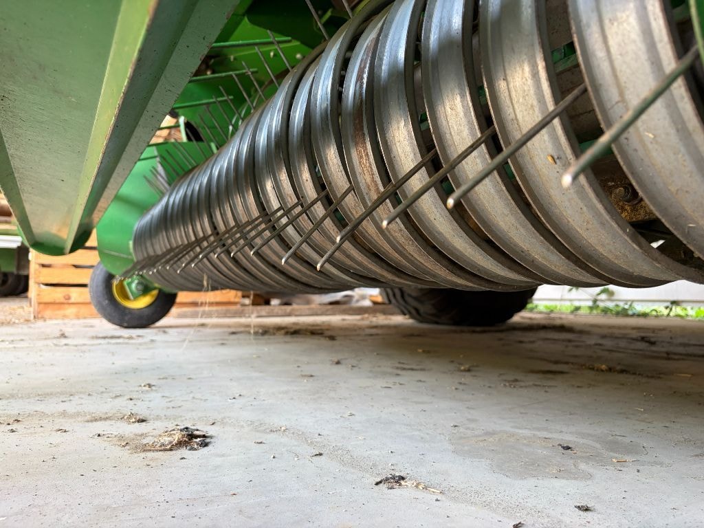 Presse balles rondes JOHN DEERE V461m - photo slide 7