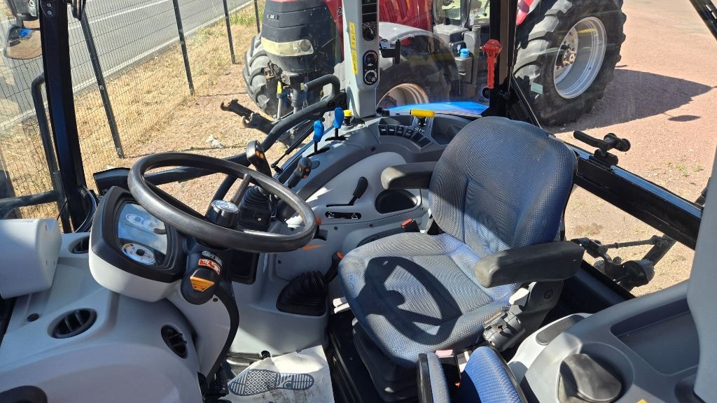 Tracteur chargeur NEW HOLLAND T5.105 DC - photo slide 3