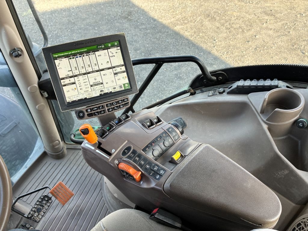 Tracteur JOHN DEERE 6110R - photo slide 10