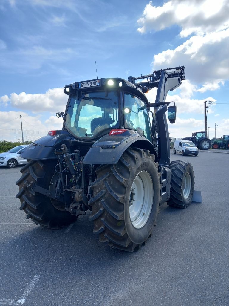 Tracteur chargeur VALTRA T 154 Hi - photo slide 3
