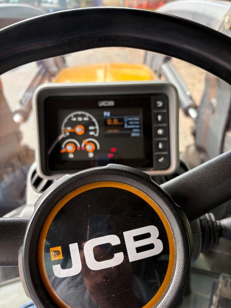 Tracteur JCB FASTRAC 4220 - photo slide 5