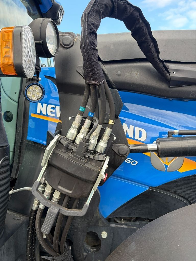 Tracteur chargeur NEW HOLLAND T6.160 - photo slide 21