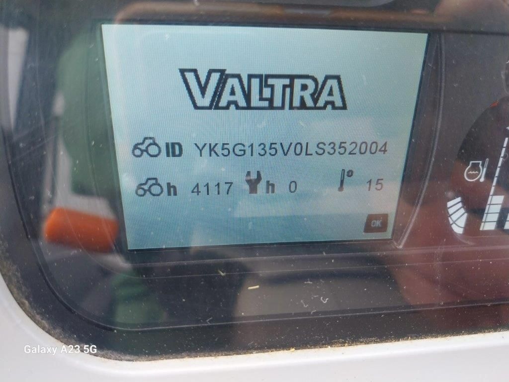 Tracteur VALTRA G135 - photo slide 11