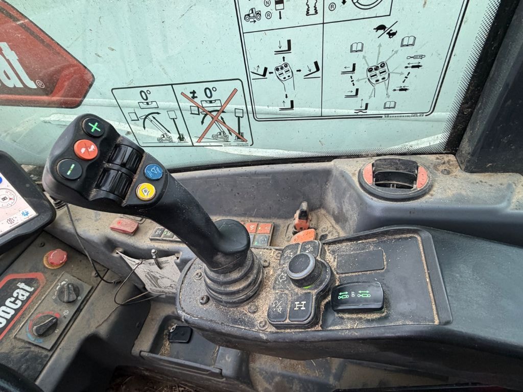 Telescopique BOBCAT TL 38.70 HF AGRI - photo slide 10