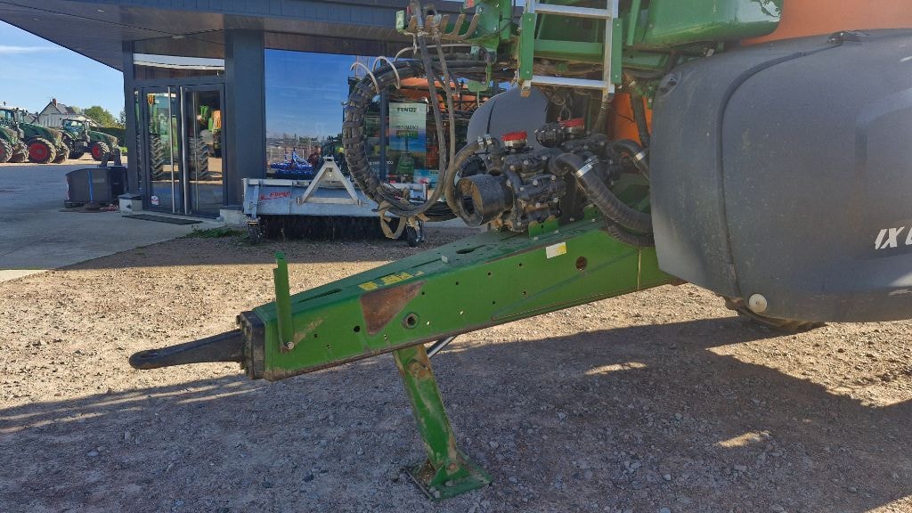 Pulverisateur AMAZONE UX 6201 - photo slide 2